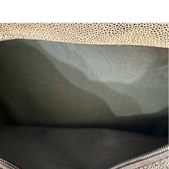 MATCHING 4 PIECE SET OF TRAVEL BAGS, NWOT. FAUX BROWN LEATHER. - Picture 9 of 15